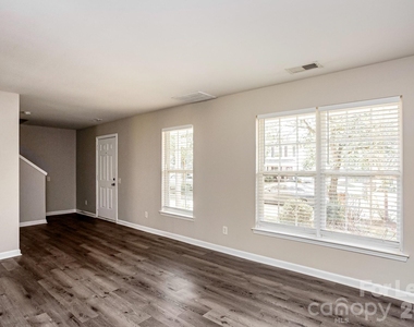 1418 Peach Park Lane - Photo Thumbnail 3