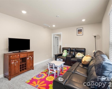 613 Cedar Knoll Circle - Photo Thumbnail 21