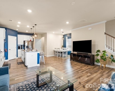 613 Cedar Knoll Circle - Photo Thumbnail 9