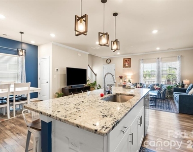 613 Cedar Knoll Circle - Photo Thumbnail 5