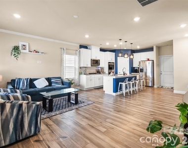 613 Cedar Knoll Circle - Photo Thumbnail 8