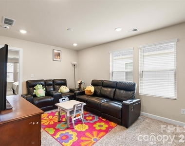 613 Cedar Knoll Circle - Photo Thumbnail 15