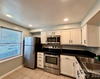 9604 Vinca Circle - Photo Thumbnail 3