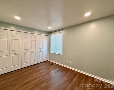 9604 Vinca Circle - Photo Thumbnail 11