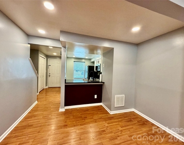 9604 Vinca Circle - Photo Thumbnail 8