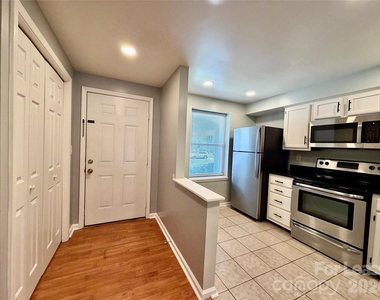 9604 Vinca Circle - Photo Thumbnail 2