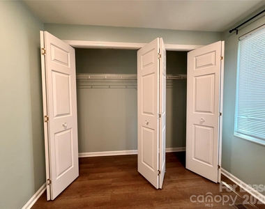 9604 Vinca Circle - Photo Thumbnail 12
