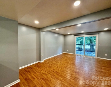 9604 Vinca Circle - Photo Thumbnail 5