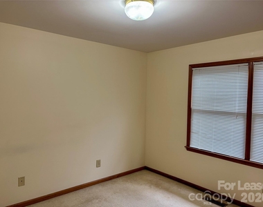 153 Hillcrest Drive - Photo Thumbnail 6