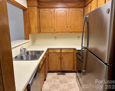 153 Hillcrest Drive - Photo Thumbnail 3