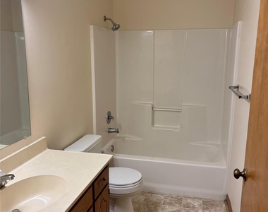 153 Hillcrest Drive - Photo Thumbnail 7
