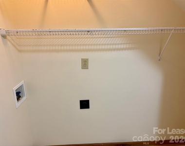 153 Hillcrest Drive - Photo Thumbnail 8