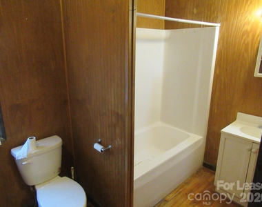 306 W 2nd Street - Photo Thumbnail 17