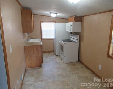 306 W 2nd Street - Photo Thumbnail 5