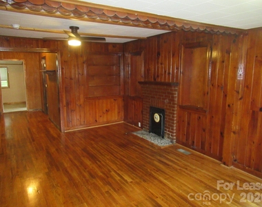 306 W 2nd Street - Photo Thumbnail 3