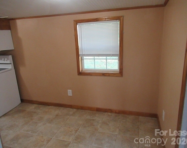 306 W 2nd Street - Photo Thumbnail 8