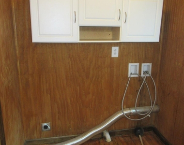 306 W 2nd Street - Photo Thumbnail 18