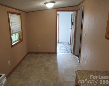 306 W 2nd Street - Photo Thumbnail 7