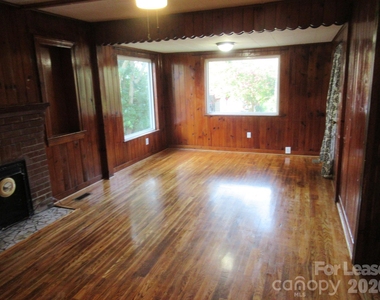 306 W 2nd Street - Photo Thumbnail 4