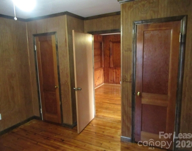 306 W 2nd Street - Photo Thumbnail 11