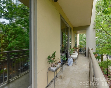 701 Royal Court - Photo Thumbnail 29