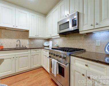 701 Royal Court - Photo Thumbnail 7