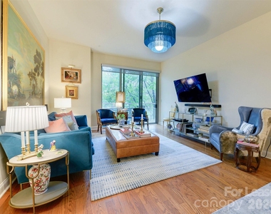 701 Royal Court - Photo Thumbnail 13