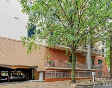 701 Royal Court - Photo Thumbnail 38