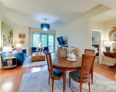 701 Royal Court - Photo Thumbnail 11