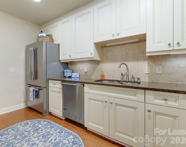 701 Royal Court - Photo Thumbnail 8