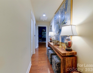 701 Royal Court - Photo Thumbnail 25