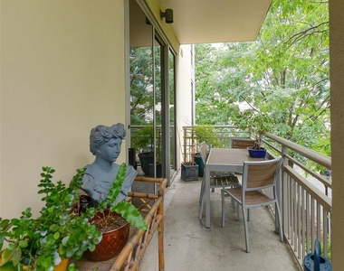 701 Royal Court - Photo Thumbnail 33