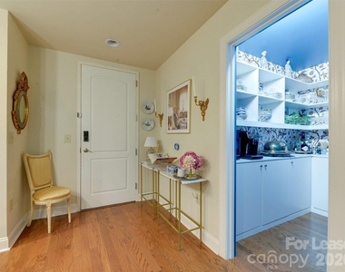 701 Royal Court - Photo Thumbnail 2