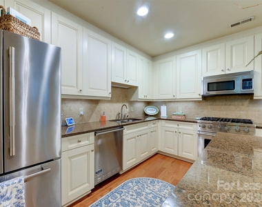 701 Royal Court - Photo Thumbnail 6
