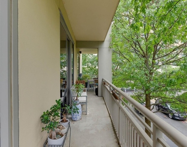 701 Royal Court - Photo Thumbnail 30