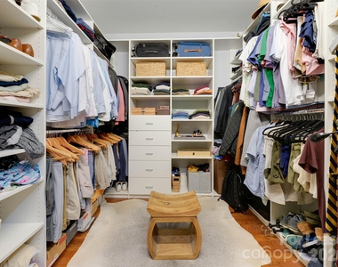 701 Royal Court - Photo Thumbnail 23
