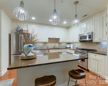 701 Royal Court - Photo Thumbnail 5