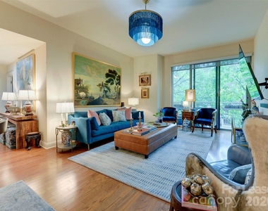 701 Royal Court - Photo Thumbnail 15