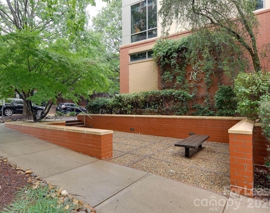 701 Royal Court - Photo Thumbnail 43