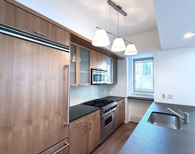 East 59th Street - Photo Thumbnail 1
