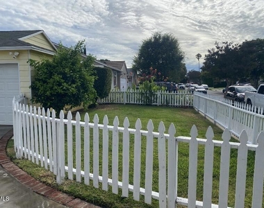 17616 Calvert Street - Photo Thumbnail 2