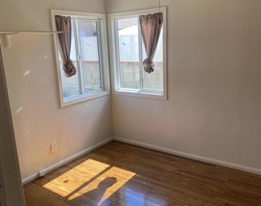 17616 Calvert Street - Photo Thumbnail 12