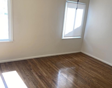 17616 Calvert Street - Photo Thumbnail 13