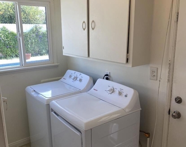 17616 Calvert Street - Photo Thumbnail 9