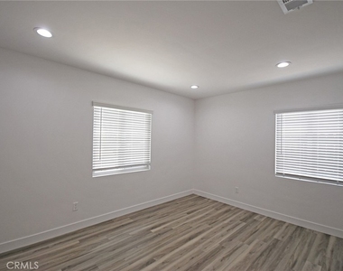 17339 Los Alimos Street - Photo Thumbnail 9