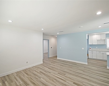 17339 Los Alimos Street - Photo Thumbnail 4