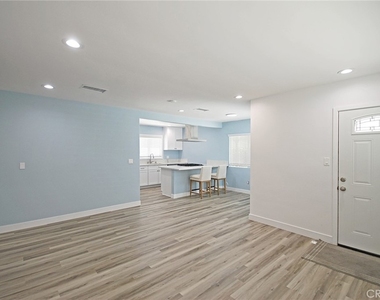 17339 Los Alimos Street - Photo Thumbnail 5