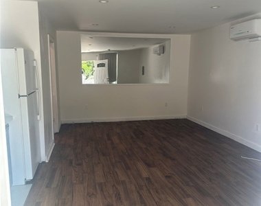 2174 N Beverly Glen - Photo Thumbnail 6