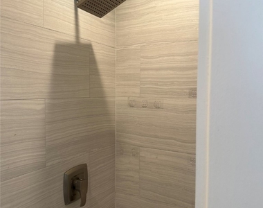 2174 N Beverly Glen - Photo Thumbnail 4