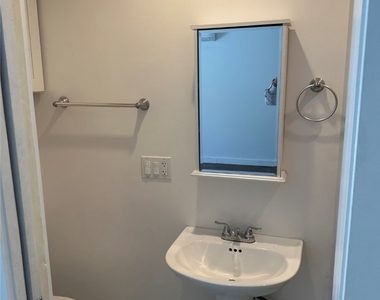 2174 N Beverly Glen - Photo Thumbnail 3